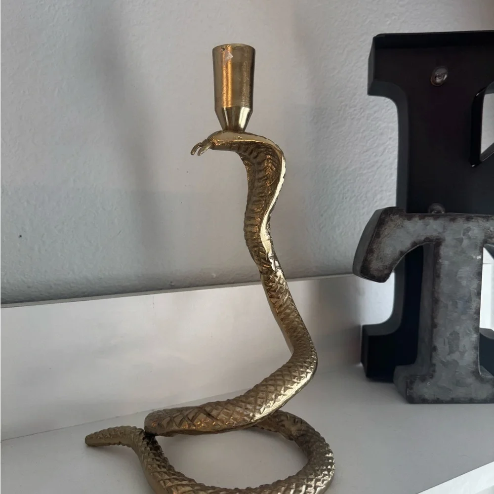 Gold 10’ in Cobra Snake Candle Holder